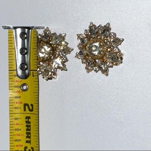 Retro Clip On Earrings Brilliantly Sparkly Stones and Gold-Tone Metal - Picture 7 of 12